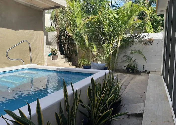 The Upstairs House Pool & Perfect Location
