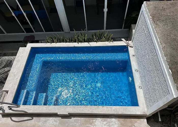 The Upstairs House Pool & Perfect Location *