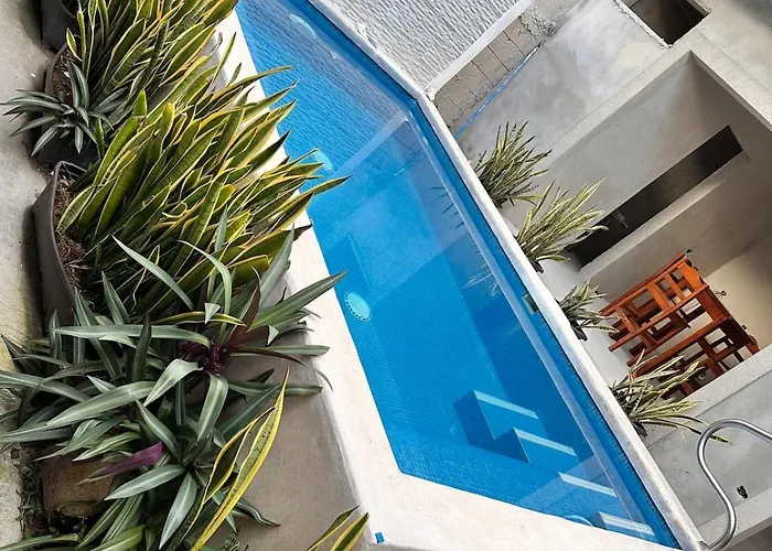The Upstairs House Pool & Perfect Location Apartamento
