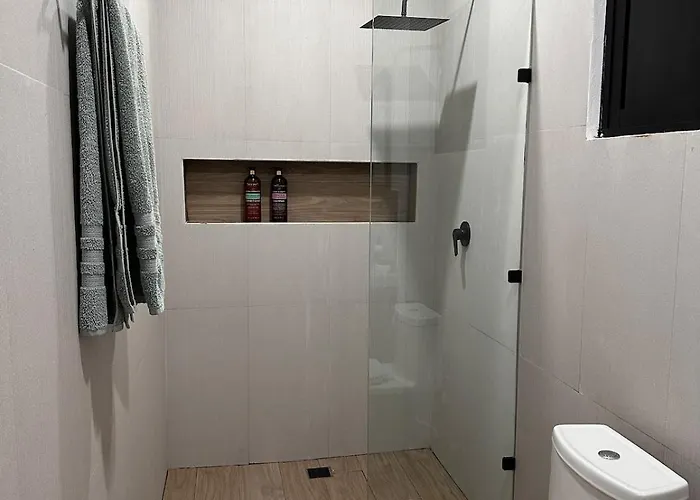 Apartamento The Upstairs House Pool & Perfect Location *
